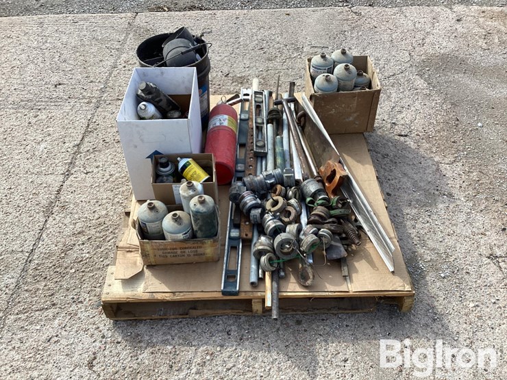 cylinder-stops,-fire-extinguisher,-saw,-level,-miscellaneous-items-image-6