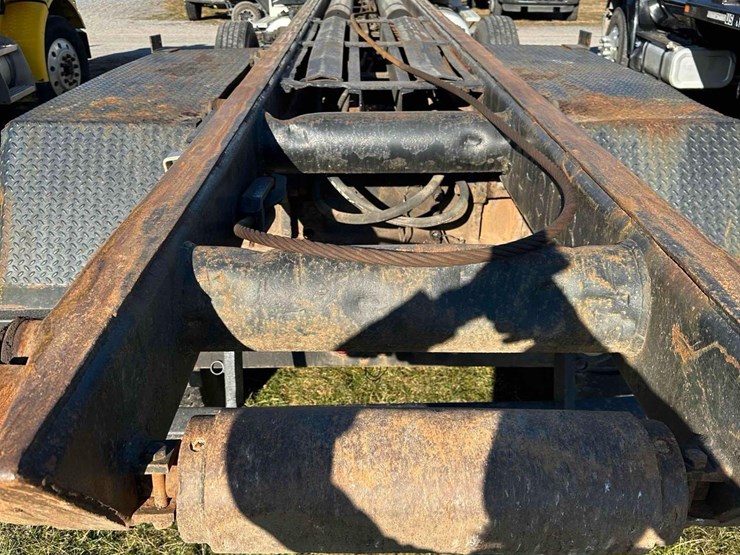 2006-freightliner-business-class-roll-off-image-15