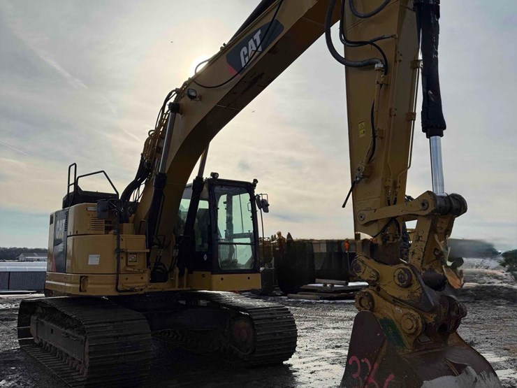 2015-caterpillar-335fl-image-3
