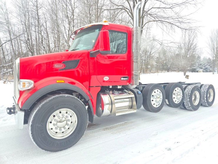 2025-peterbilt-567-image-2