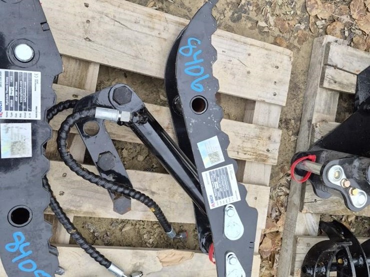 sdlanch-mini-excavator-hydraulic-thumb-clamp-image-1