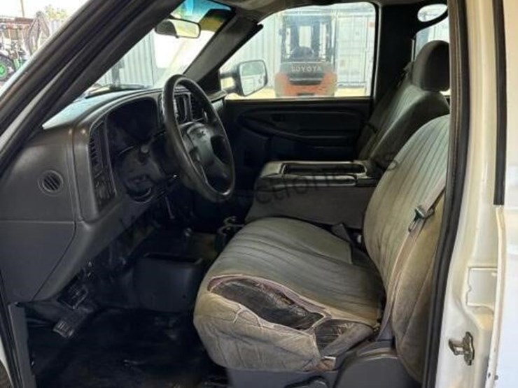 2005-gmc-sierra-3500-image-24