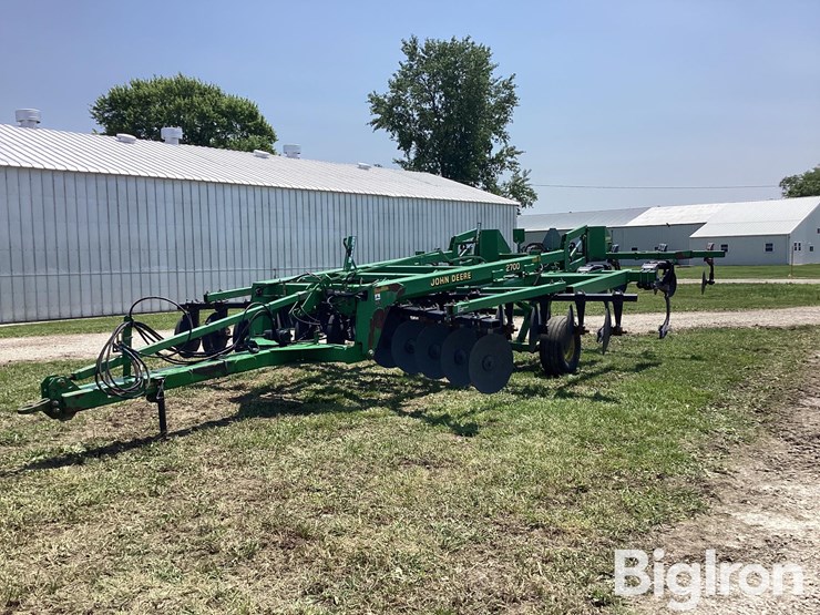 john-deere-2700-image-1