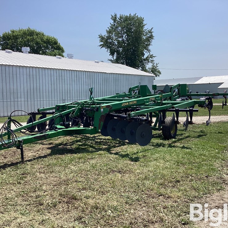 JOHN DEERE 2700