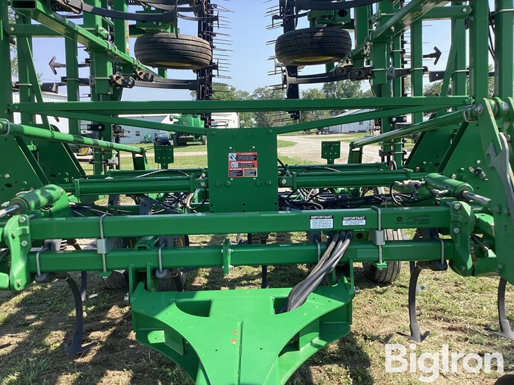 2014-john-deere-2210-image-13