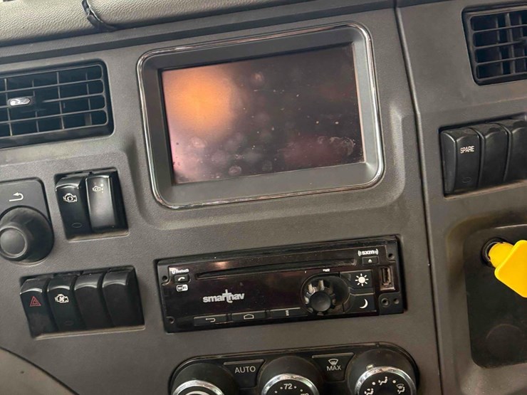 peterbilt-567-image-24