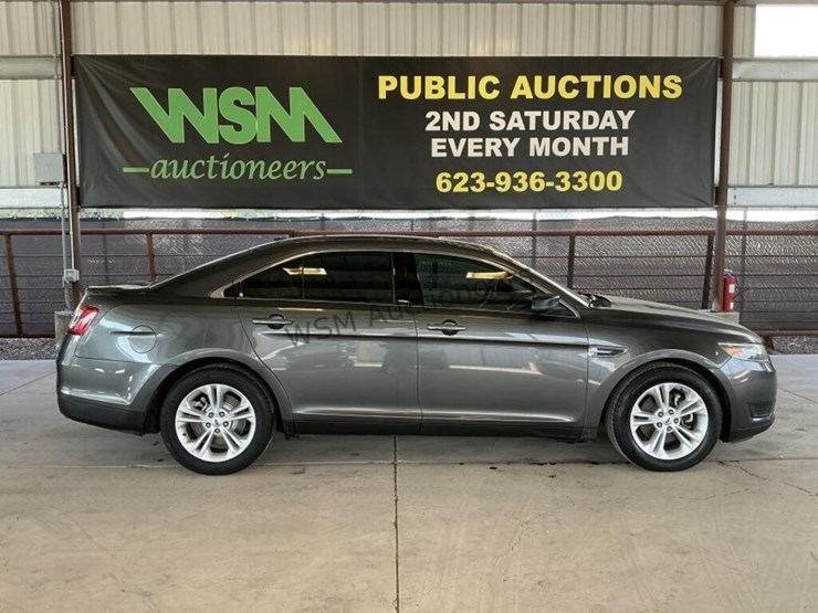 2015-ford-taurus-sdn-image-1