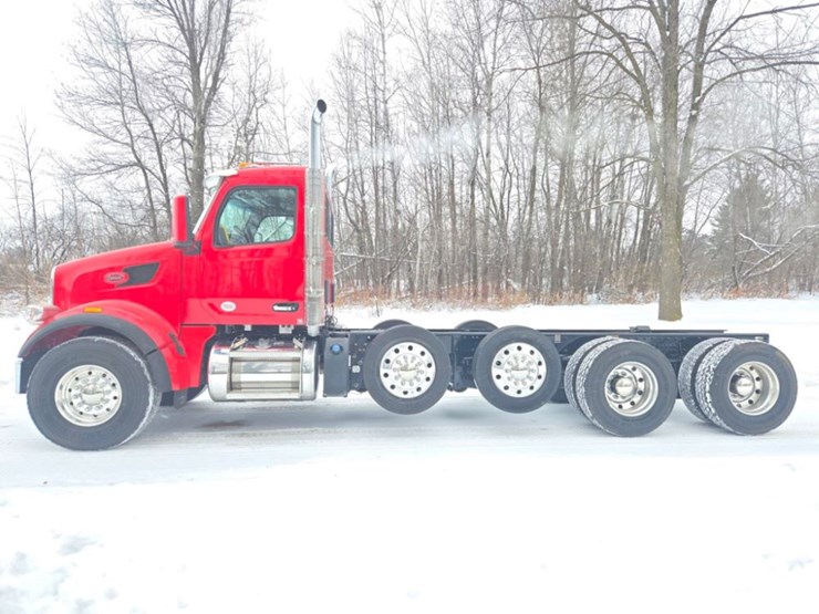 2025-peterbilt-567-image-7
