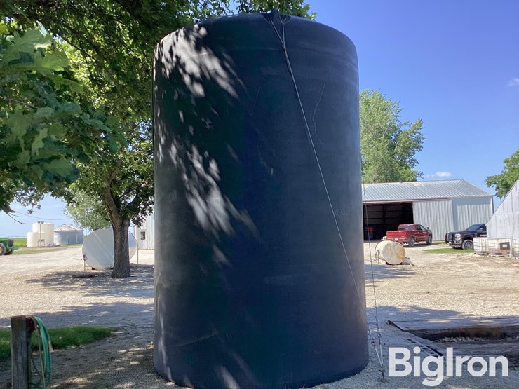 5,000-gal-poly-tank-w/-fittings-image-4