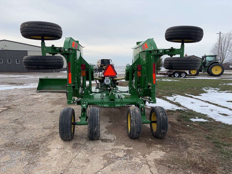 2024-john-deere-15-image-2