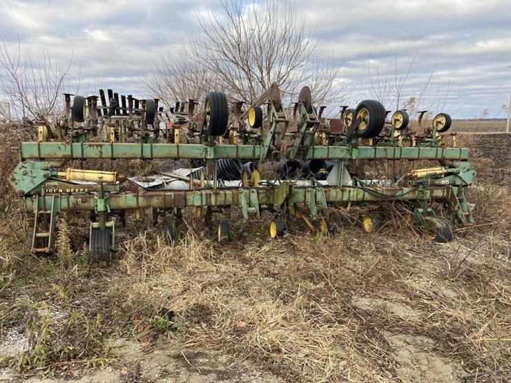 john-deere-16-image-1