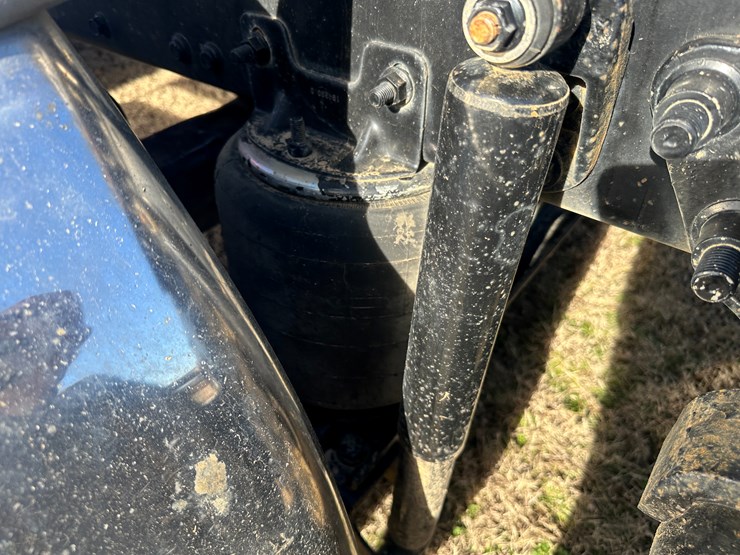 #35229-•-2013-mack-chu-t/a-daycab-truck-tractor-image-17