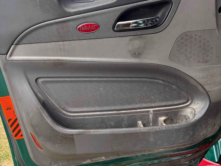 peterbilt-567-image-16