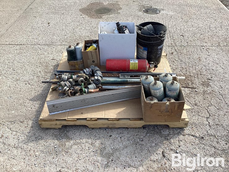 cylinder-stops,-fire-extinguisher,-saw,-level,-miscellaneous-items-image-4