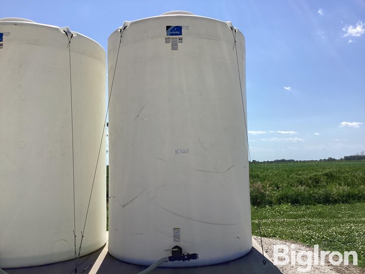 poly-tanks-w/-pump-&-electric-motor-image-7