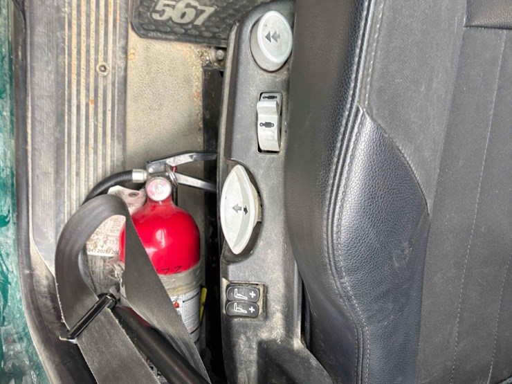 peterbilt-567-image-18