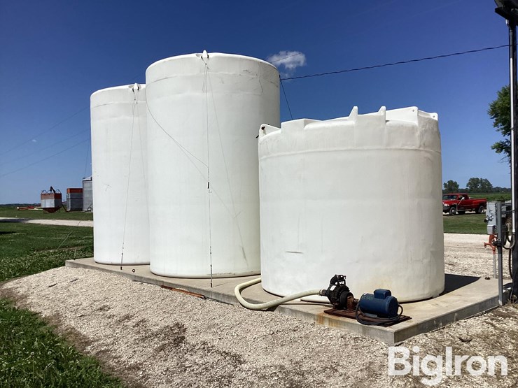 poly-tanks-w/-pump-&-electric-motor-image-5