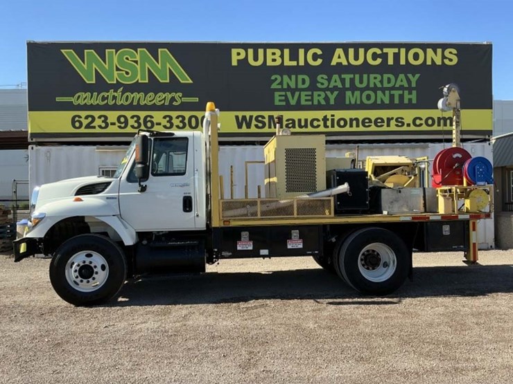 2009-international-7400-image-1