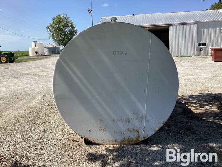 4,000-gal-fuel-tank-w/-pump-&-hose-image-4