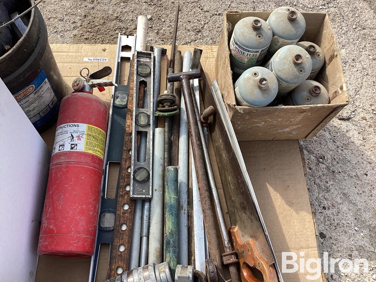 cylinder-stops,-fire-extinguisher,-saw,-level,-miscellaneous-items-image-14