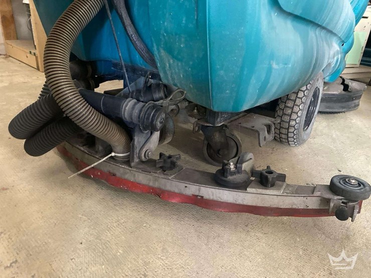 tennant-m5700-electric-floor-scrubber-image-9