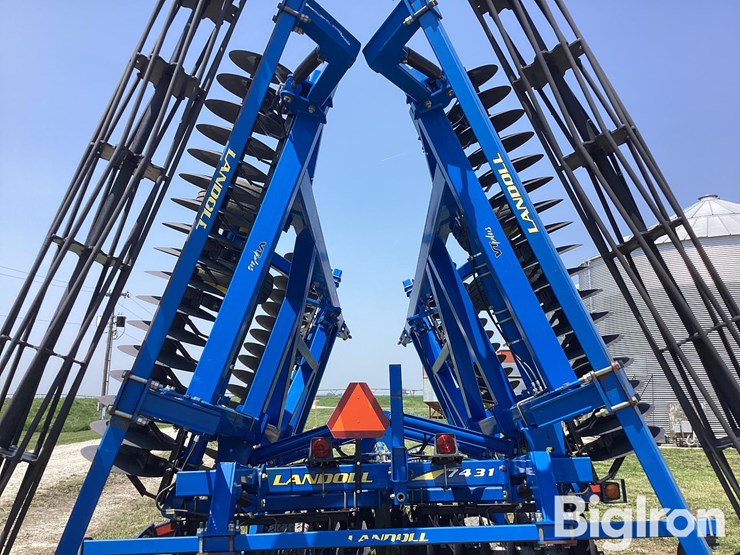 2012-landoll-7431-29-image-18