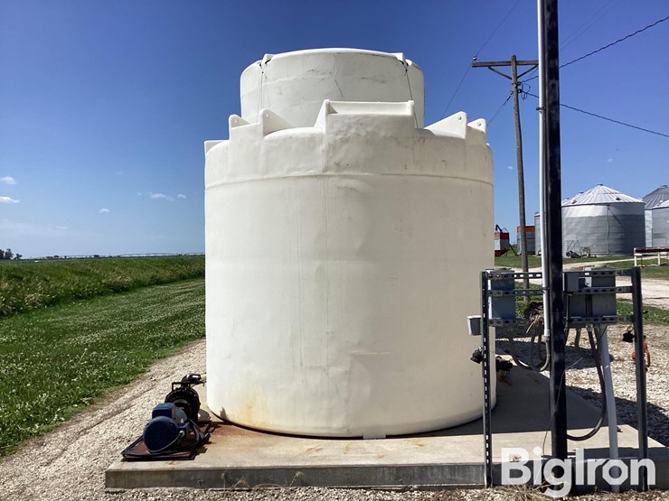 poly-tanks-w/-pump-&-electric-motor-image-6