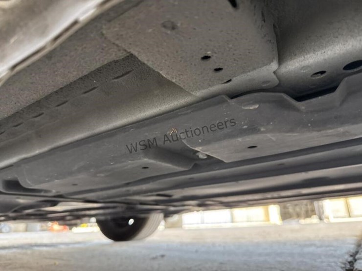 2015-nissan-leaf-s-hatchback-image-25