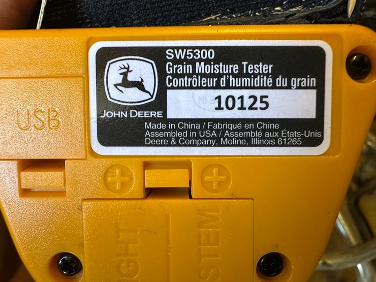 #35228-•-john-deere-sw5300-grain-moisture-tester-image-3
