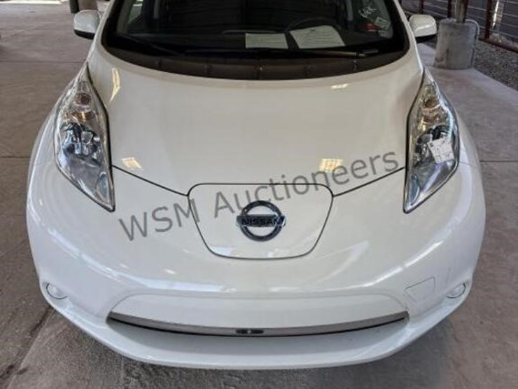 2015-nissan-leaf-s-hatchback-image-3