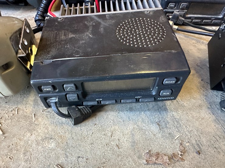 #35585-•-lot-of-(10)-kenwood-radio-transceivers-image-9
