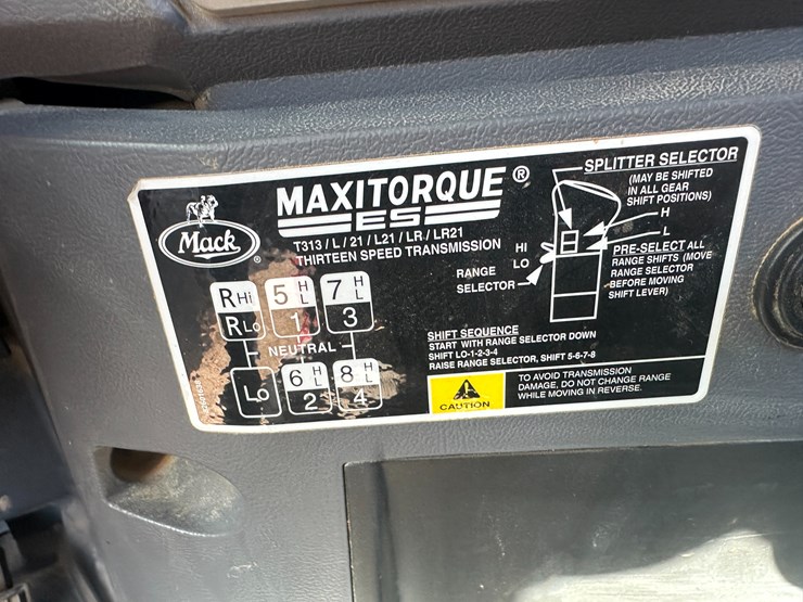 #35229-•-2013-mack-chu-t/a-daycab-truck-tractor-image-61