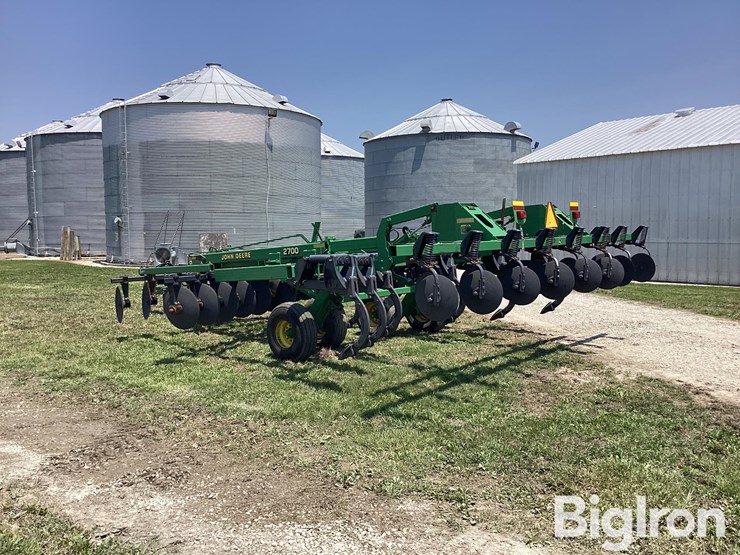 john-deere-2700-image-7