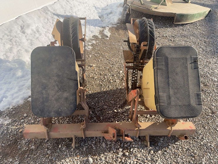 ac-2-row-3-pt-planter-image-2