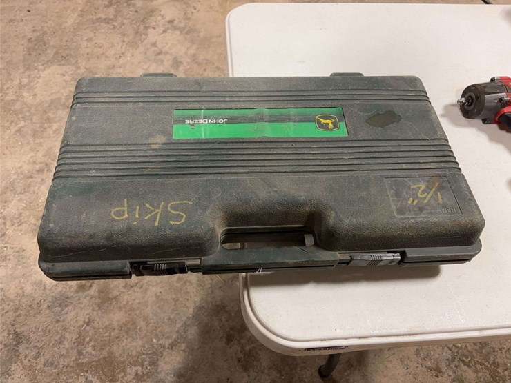 john-deere-12-image-3