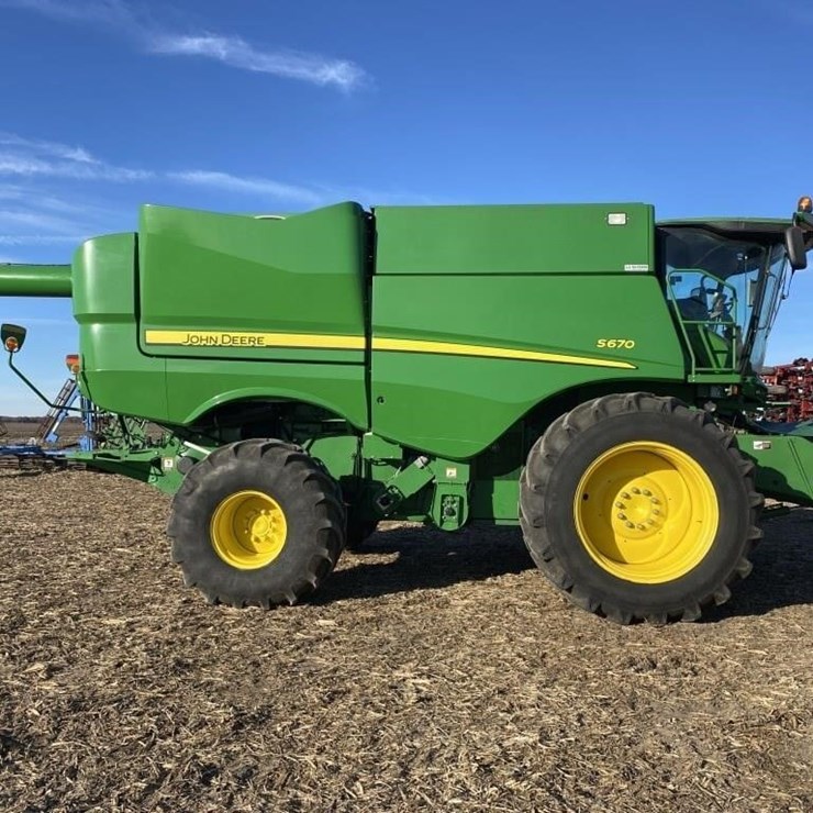 JOHN DEERE S670