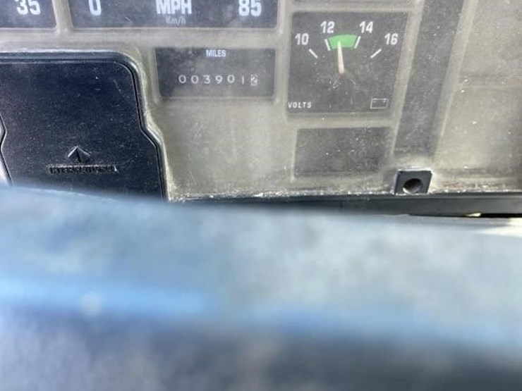 international-4900-image-11