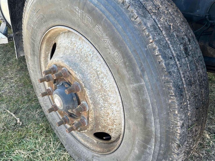 2006-freightliner-business-class-roll-off-image-4