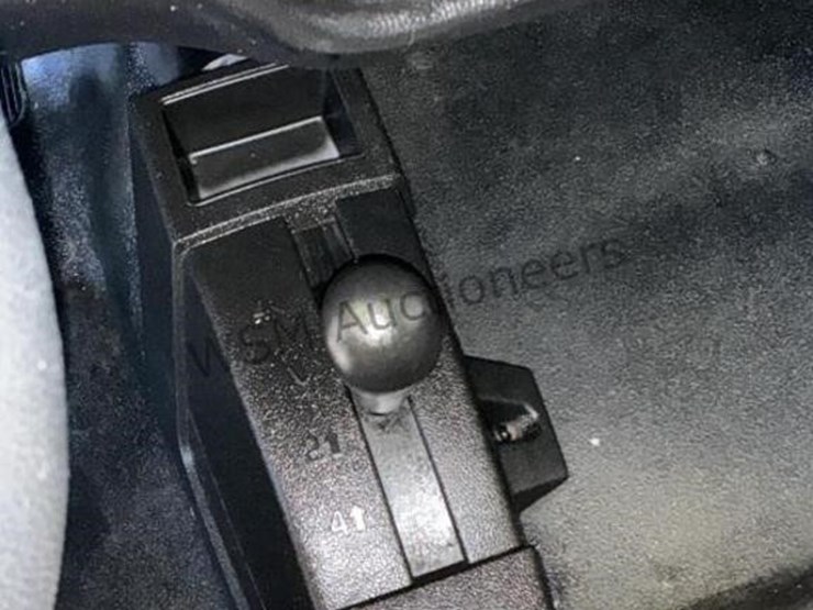 2015-chevrolet-silverado-2500hd-image-21