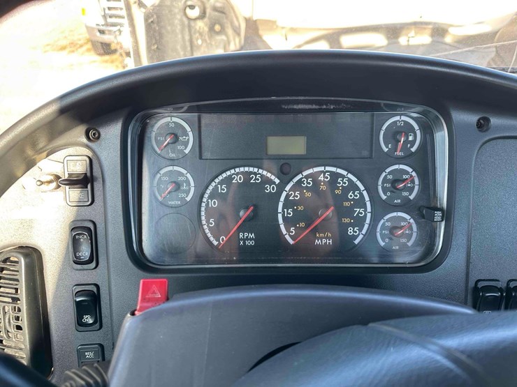 2006-freightliner-business-class-roll-off-image-27