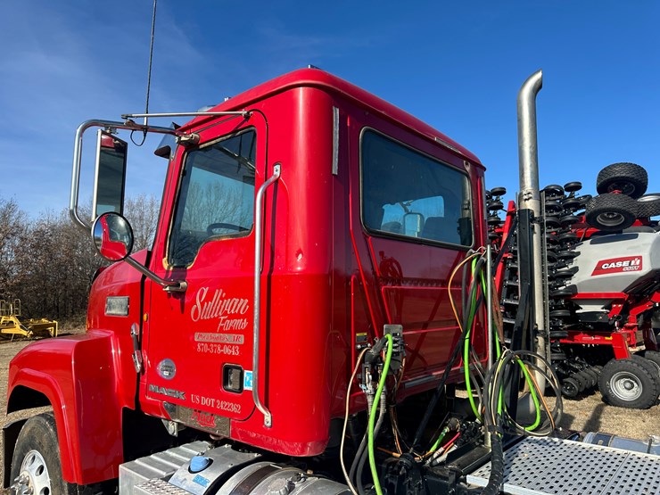 #35229-•-2013-mack-chu-t/a-daycab-truck-tractor-image-25