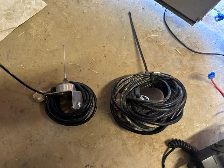 #35585-•-lot-of-(10)-kenwood-radio-transceivers-image-4