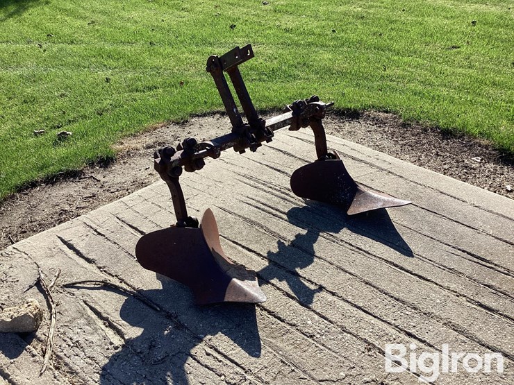 2-row-lister/plow-image-3