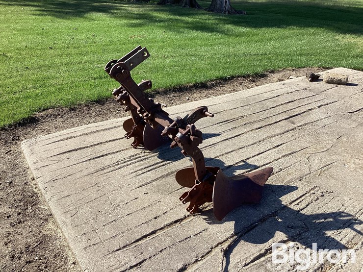 2-row-lister/plow-image-5