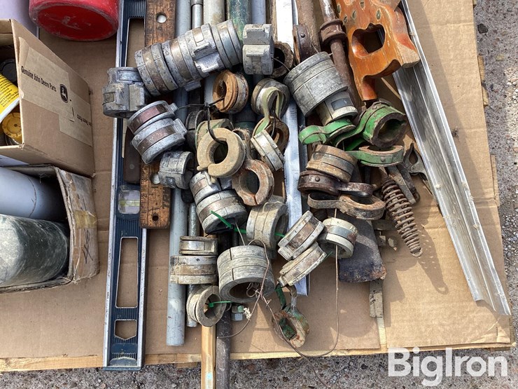 cylinder-stops,-fire-extinguisher,-saw,-level,-miscellaneous-items-image-13