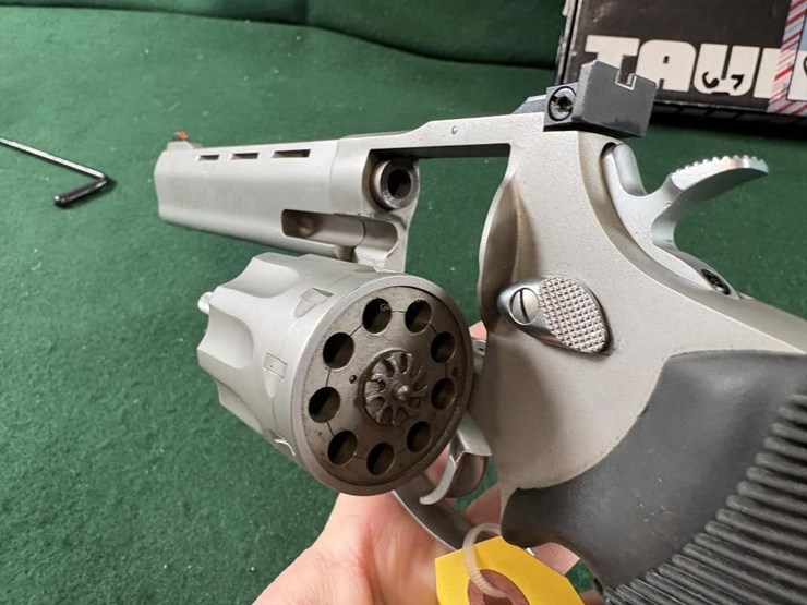 taurus-tracker-22lr-revolver-image-11