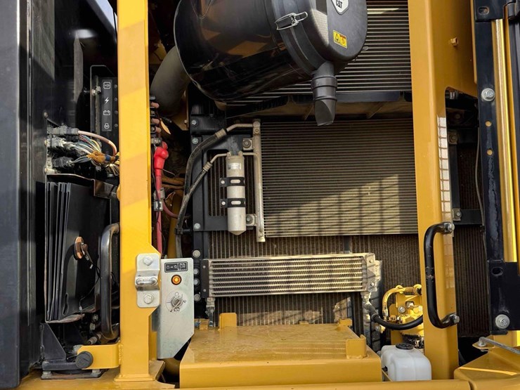 2015-caterpillar-335fl-image-14