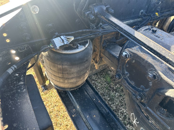 #35229-•-2013-mack-chu-t/a-daycab-truck-tractor-image-14