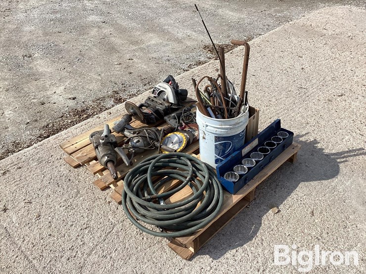 3/4-socket-set,-sander,-saw,-files-&-miscellaneous-tools-image-7