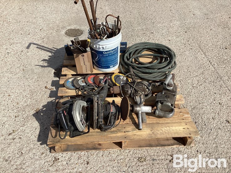 3/4-socket-set,-sander,-saw,-files-&-miscellaneous-tools-image-4